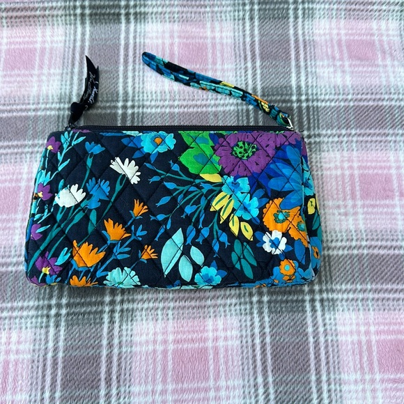 Vera Bradley wallet in great shape - Picture 3 of 3